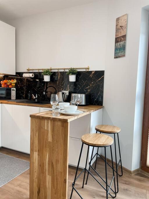 New One Bedroom With Balcony *