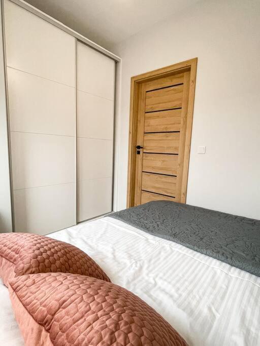 New One Bedroom With Balcony Apartmán *